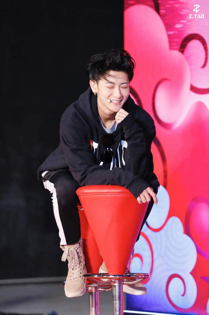 Good morning! ZTAO at the press conference of street dance of China. He ...