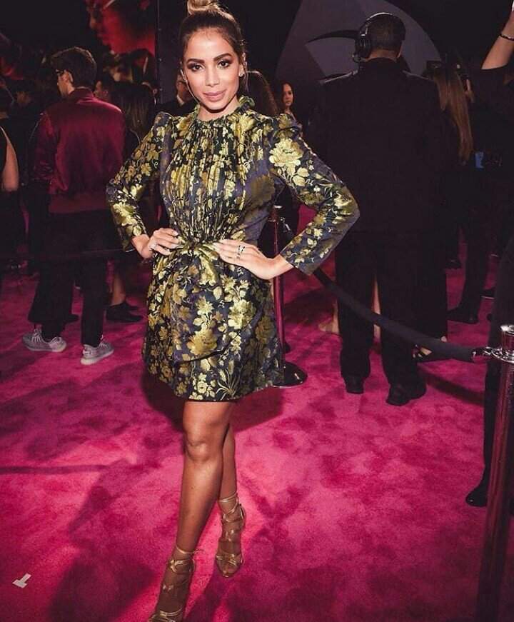 Looks De Anitta Bônus Premio Lo Nuestro 2018 Anitta Amino