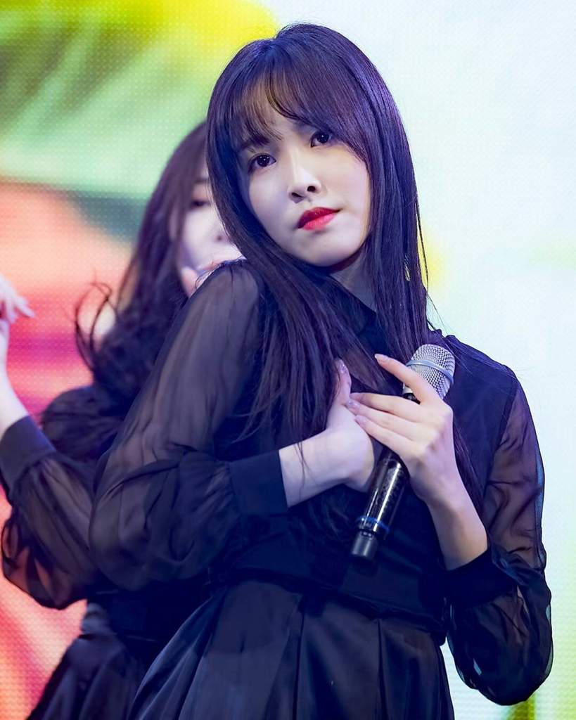 [📷] Fotos da Yuju no 2018 Let's Get It Etoos Concert | •GFRIEND BR• Amino