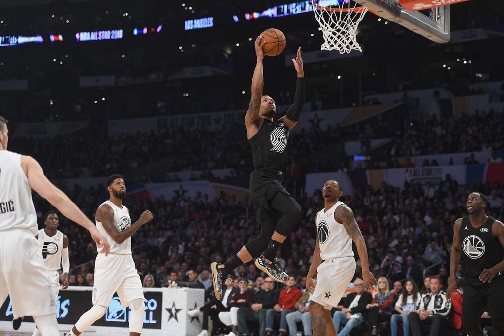 dame 4 on court