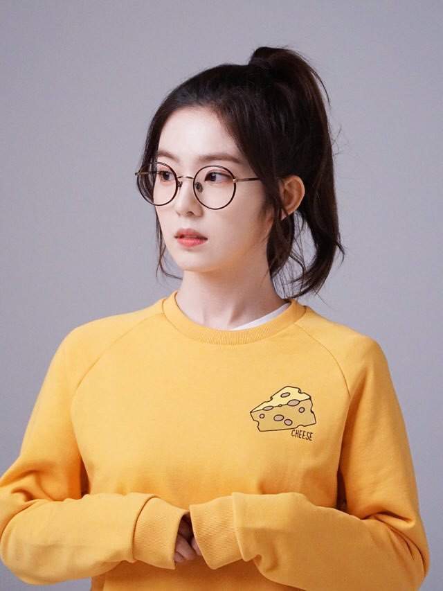 I live for Irene with round glasses😩👌 | K-Pop Amino