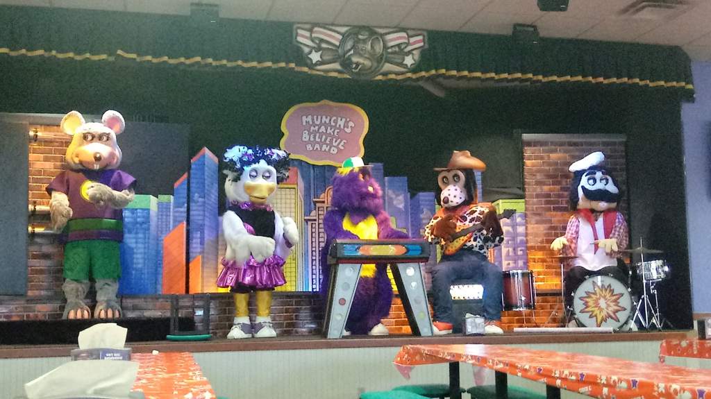 Chuck E Cheese 1 Stage