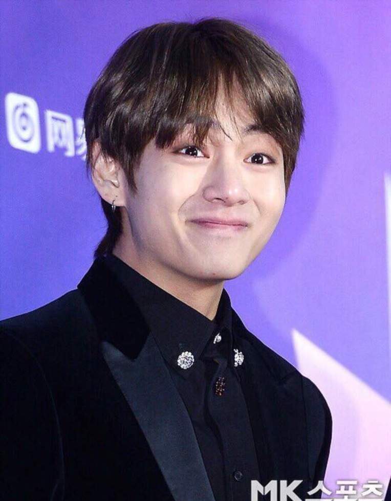 Prettiest smile in the world - Day 9 fave Taehyumg smile | Kim Taehyung ...
