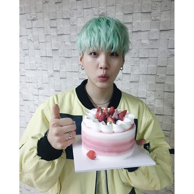 Suga Bts Fait Des Dons A 39 Orphelinats Pour Son Anniversaire Fr Kpop Amino