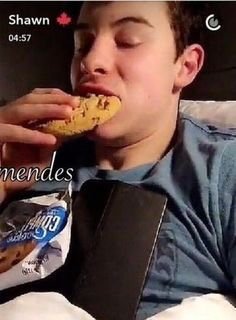 Day 3: idol eating | shawn mendes army Amino