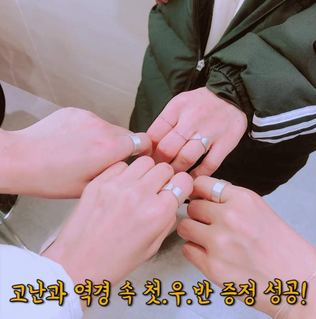 180312-behind-the-scene-byul-is-giving-rings-to-members-mamamoo-amino