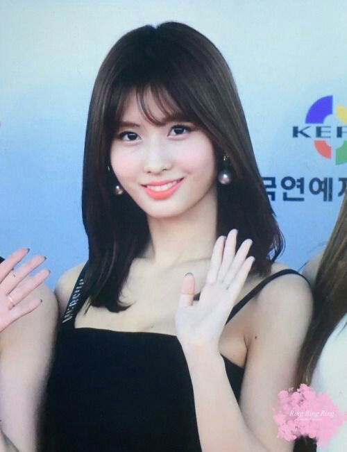 Momo with her short black hair😍😍 | Twice (트와이스)ㅤ Amino