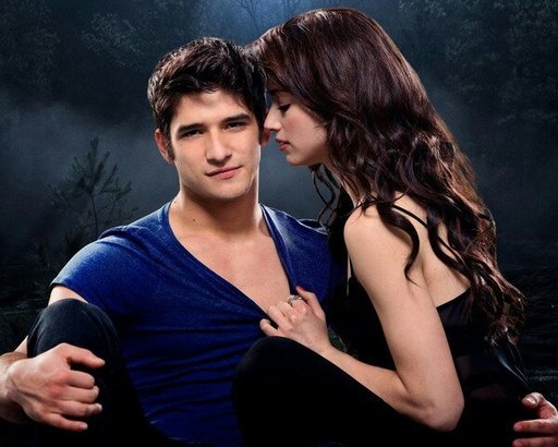 Personagem Scott McCall na série Teen Wolf e sua amada.