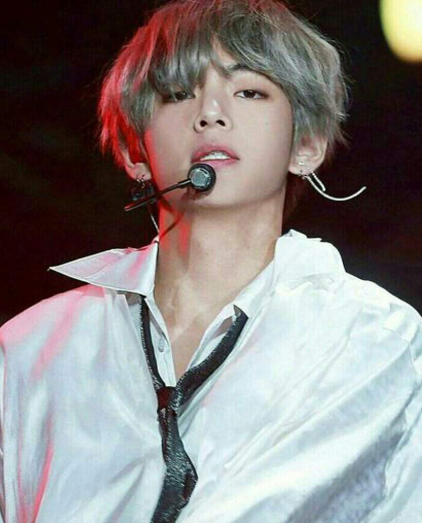 Taehyung and his white blouse 😍💜😍💜 | ARMY's Amino