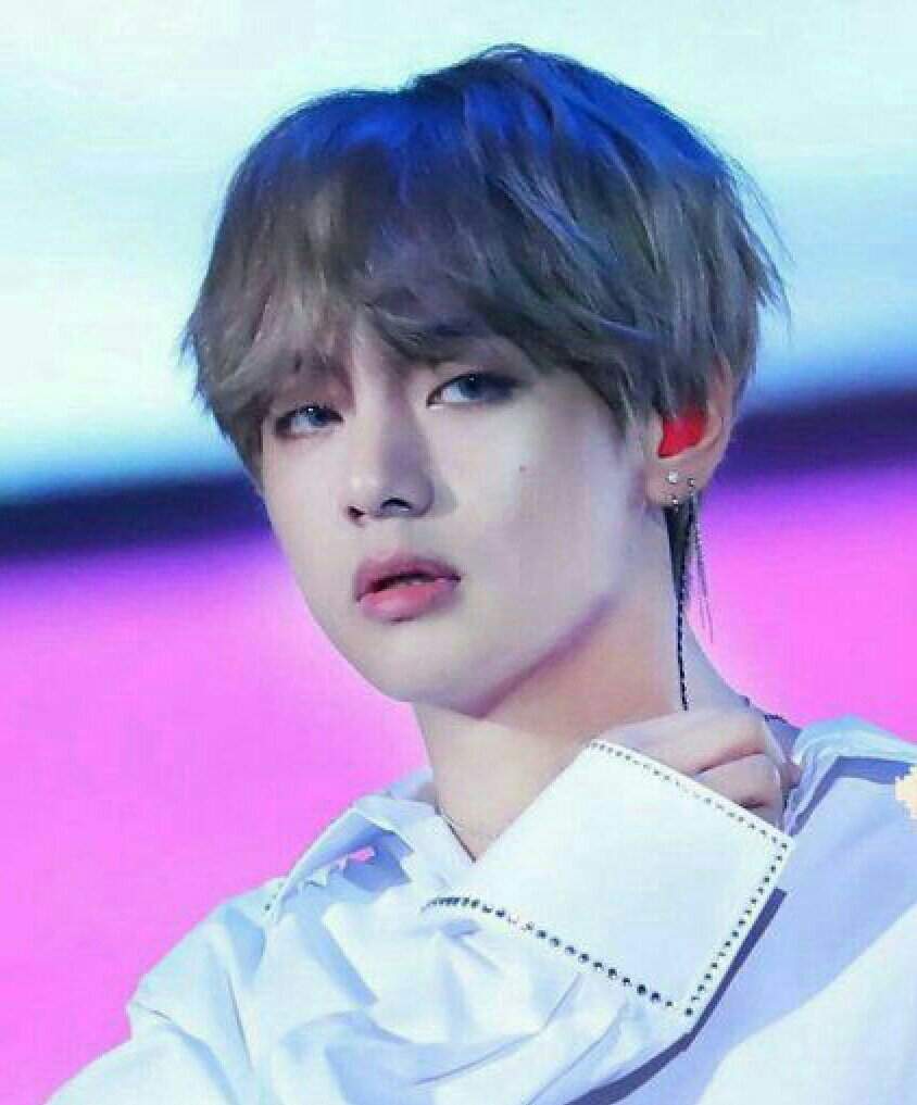 Taehyung and his white blouse 😍💜😍💜 | ARMY's Amino