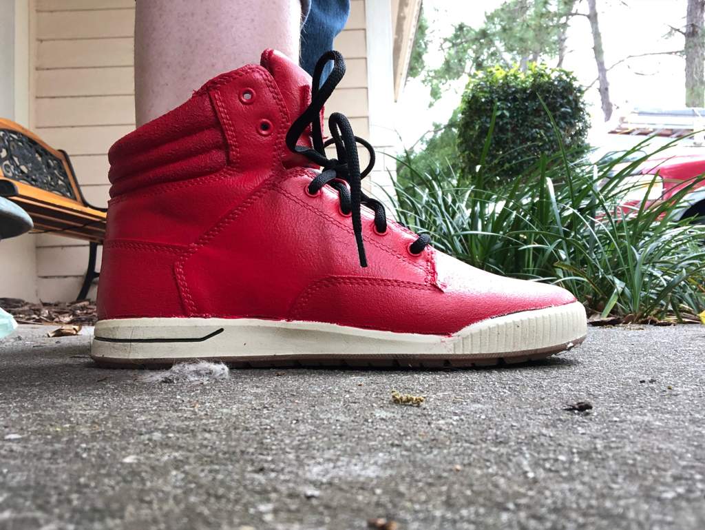red nike shoes deku