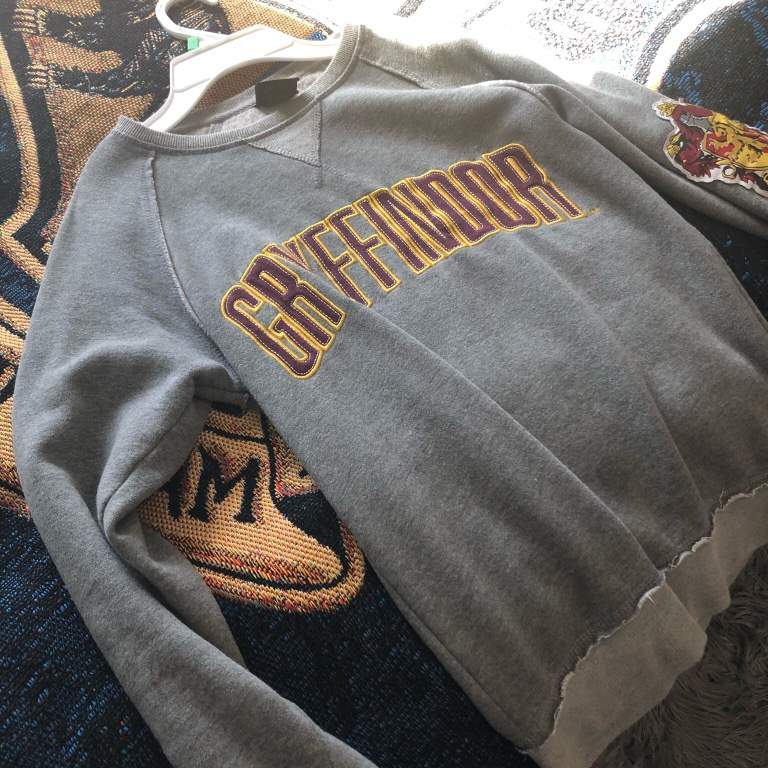 universal gryffindor sweatshirt