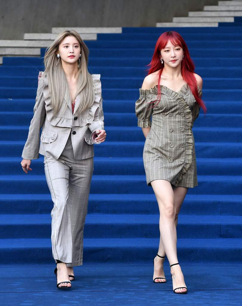 Hani And Jeonghwa At F W Hera Seoul Fashion Week Exid Amino Amino