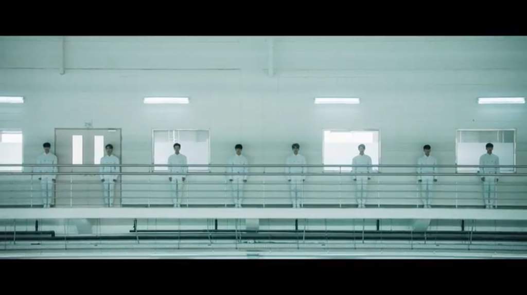 district 9 stray kids кириллизация