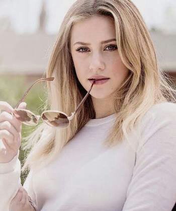 Lili Reinhart/Betty Cooper  Riverdale Brasil ㅤ Amino