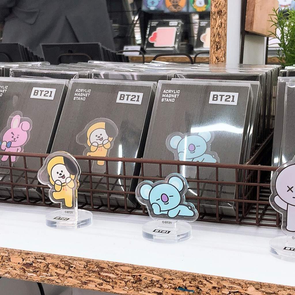 bt21 universe bag charm