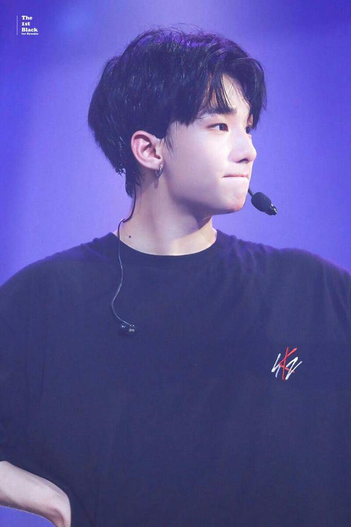 HQ PICTURE HWANG HYUNJIN IN DEBUT SHOWCASE | Stray Kids Amino