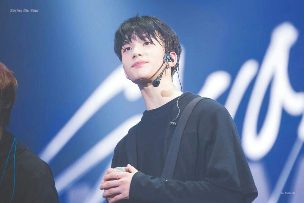 HQ PICTURE HWANG HYUNJIN IN DEBUT SHOWCASE | Stray Kids Amino