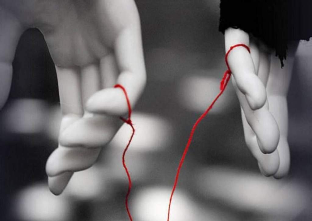 Resultado de imagen para ilustraciones de manos unidas por hilo rojo