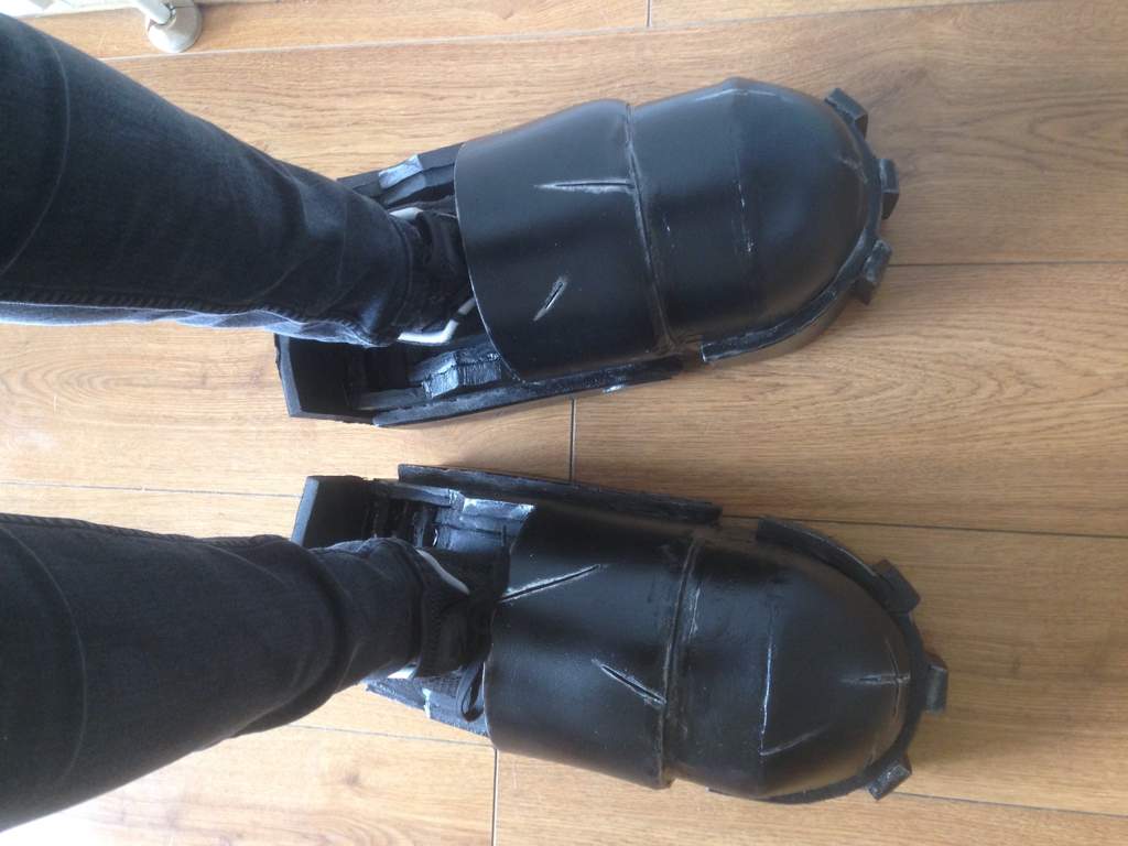 Iron hands space marine boots done!! | Cosplay Amino