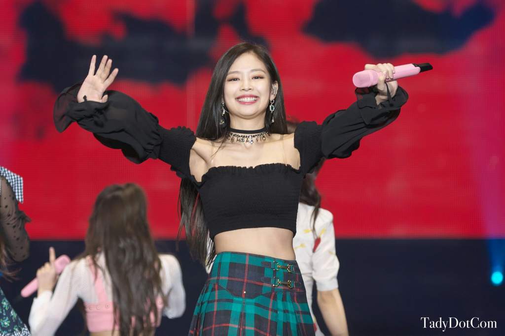 BLACKPINK Jennie’s Newest Stage Outfit Is Sexy AF | Kim Jennie Amino