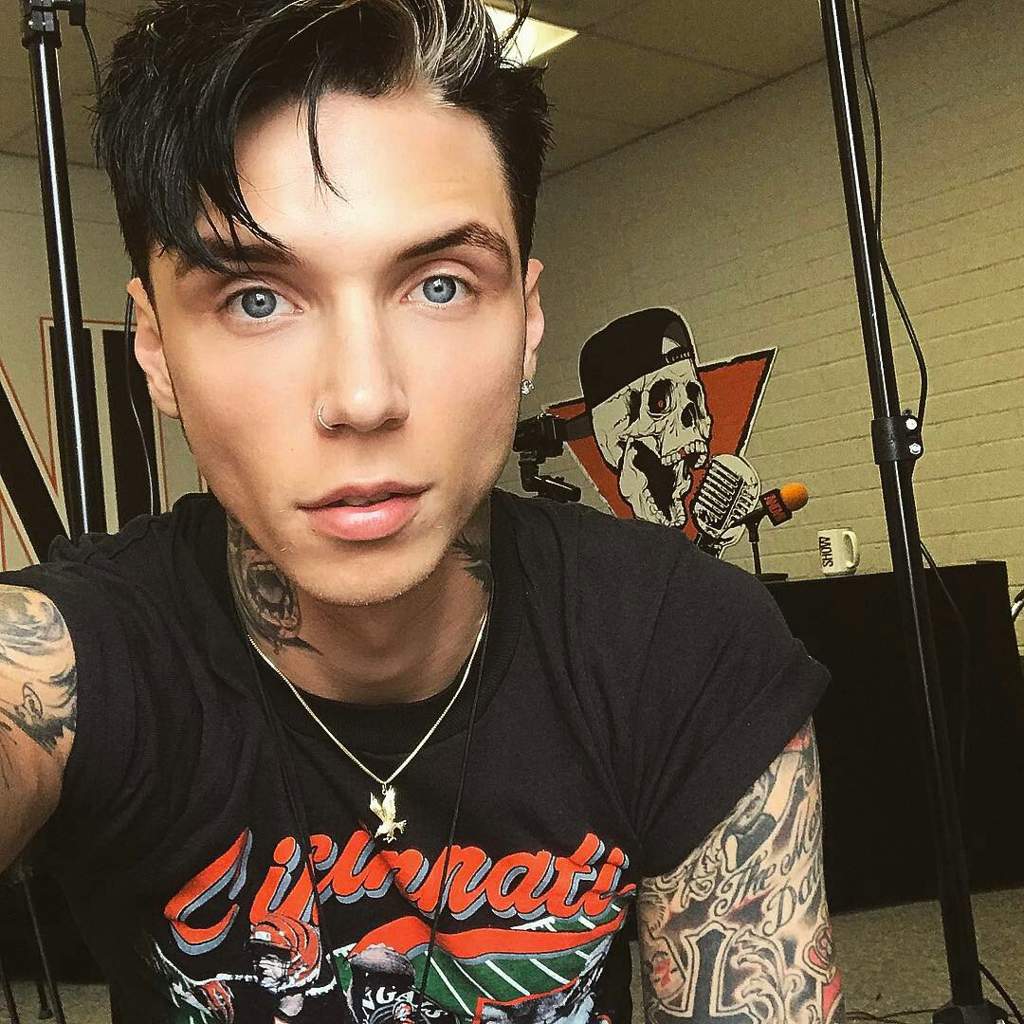 andy-biersack-andy-black-wiki-amino