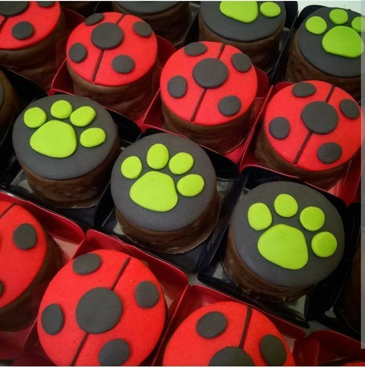 Ladybug And Chat Noir Macaroons Miraculous Amino