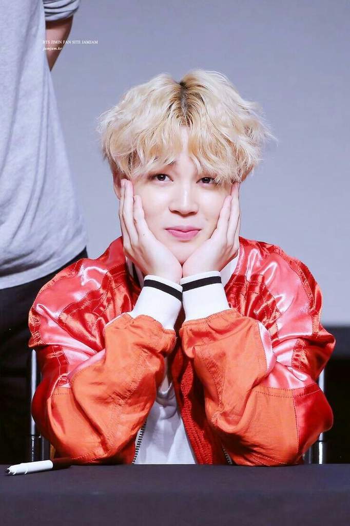 Jimin being a mochi😍😍,tap the if you love him | ARMY's Amino