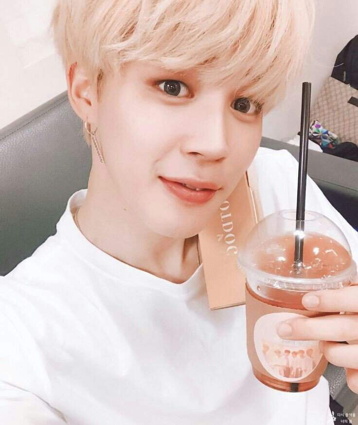 Jimin being a mochi😍😍,tap the if you love him | ARMY's Amino