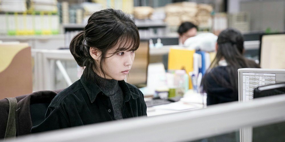 IU تعترف أنها أوشكت على رفض دورها في ‘My Mister’ بسبب جدل اللوليتا