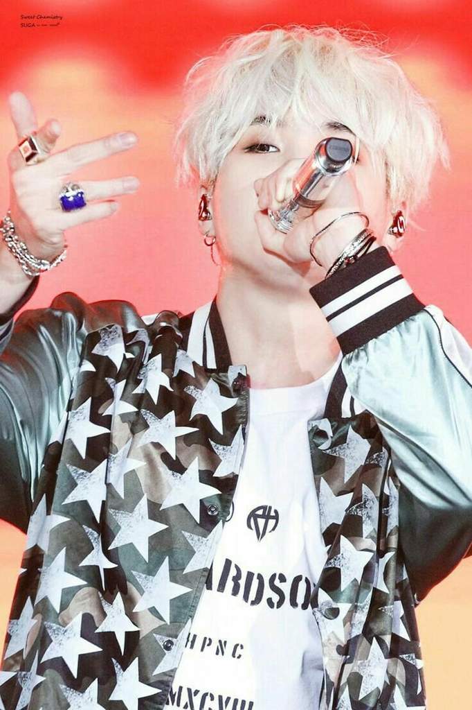 Especial fotos de Yoongi cabello Rubio | •Min YoonGi || Amino• Amino