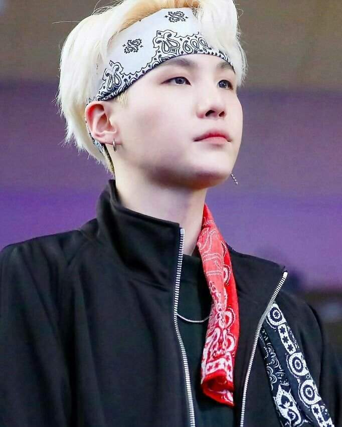 Especial fotos de Yoongi cabello Rubio | •Min YoonGi || Amino• Amino