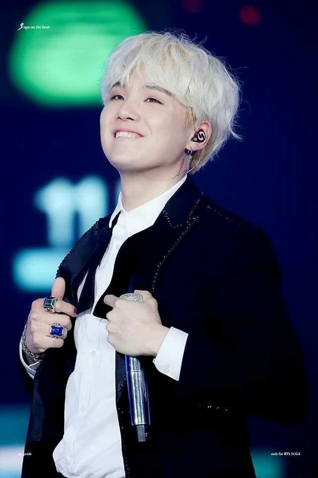 Especial fotos de Yoongi cabello Rubio | •Min YoonGi || Amino• Amino