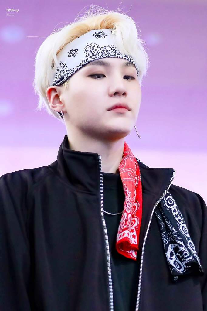 Especial fotos de Yoongi cabello Rubio | •Min YoonGi || Amino• Amino