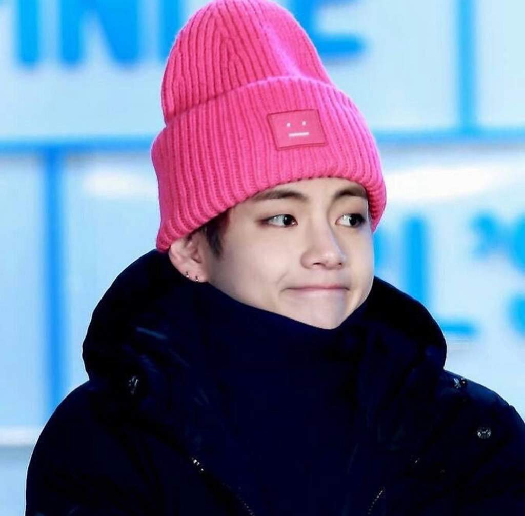 taehyung pink beanie