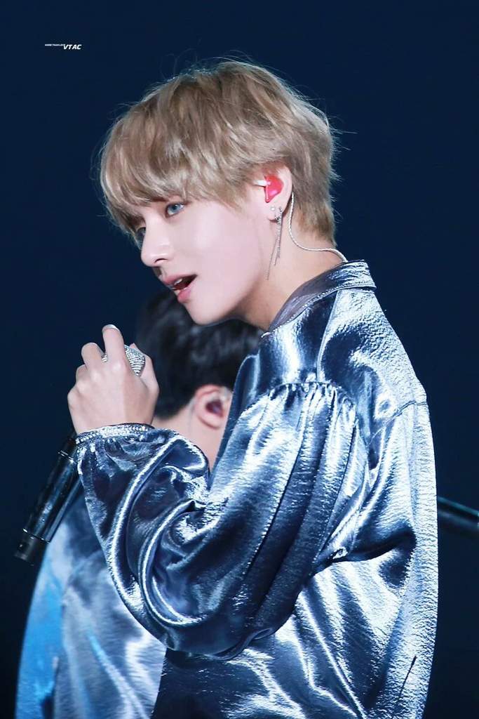 BTS V Sexy Performances Photos | ARMY's Amino