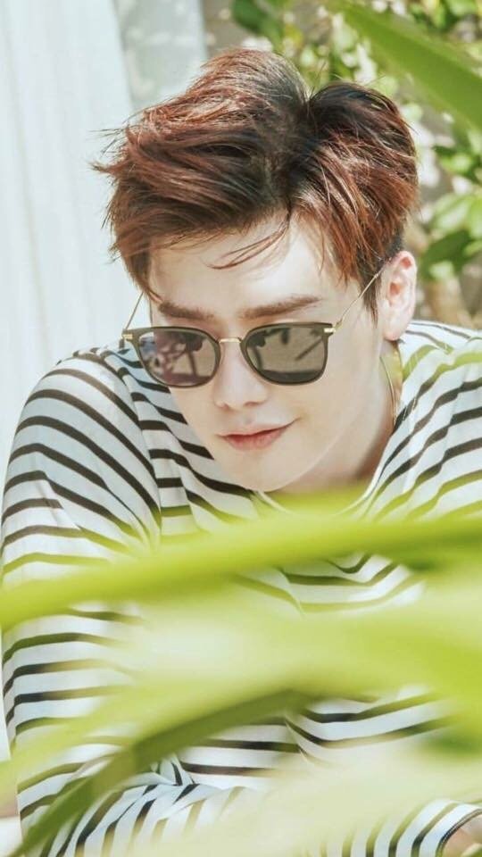 Lee Jong Suk ️*with glasses* | K-Drama Amino