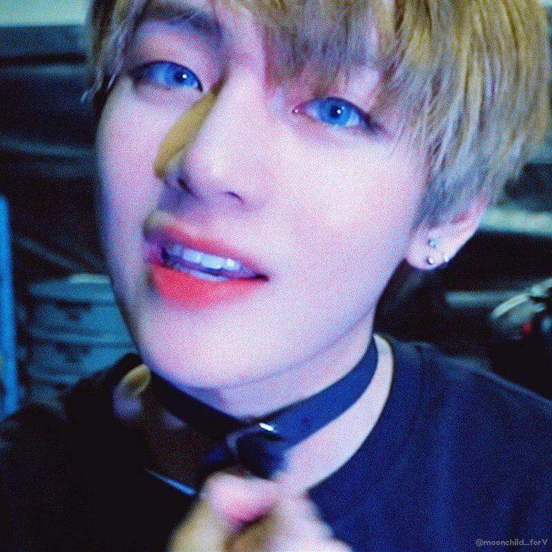 Kim Taehyung and his blue eyes 💙💙💙 | ARMY's Amino