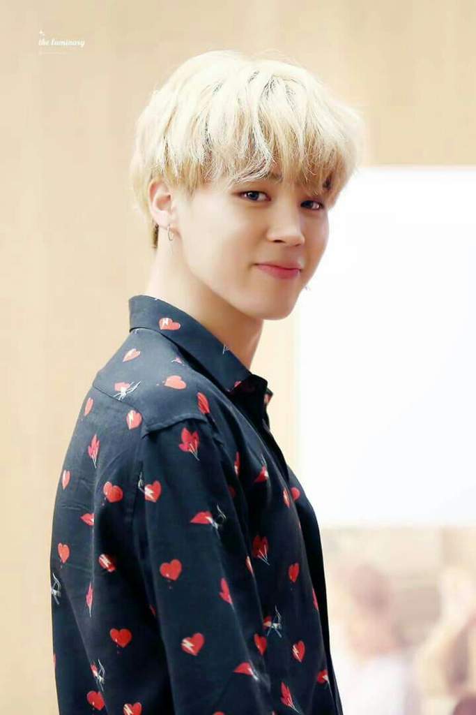 Jimin in blonde hair is sooo cute 💖💖 | Park Jimin Amino