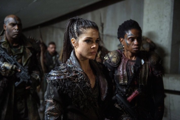 Red Queen - Review | The 100