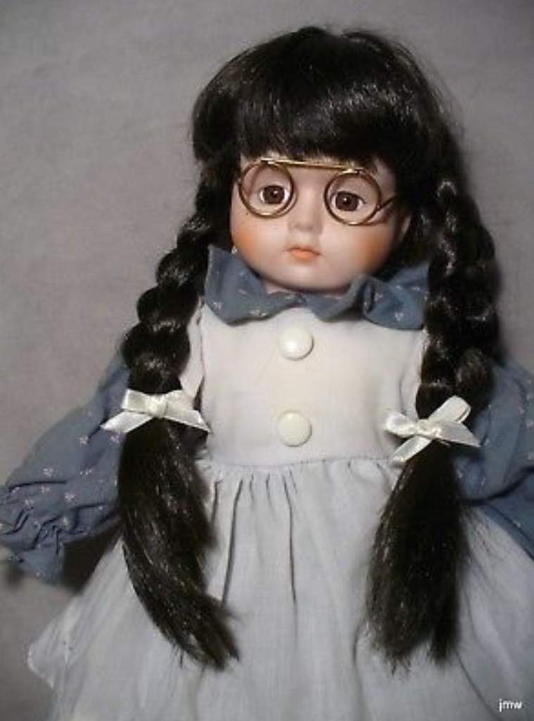 mona doll