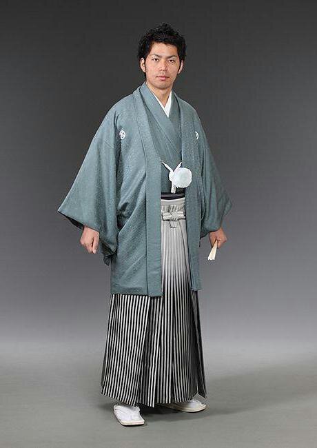 Японец в костюме