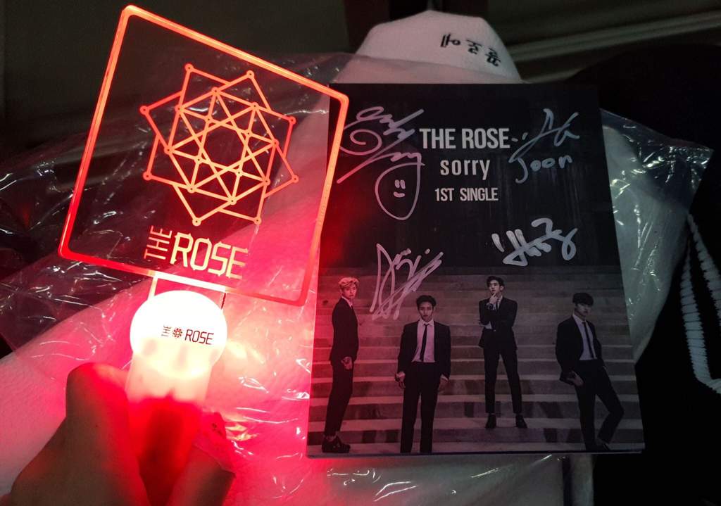 Official Lightstick! | The Rose (더 로즈.) Amino