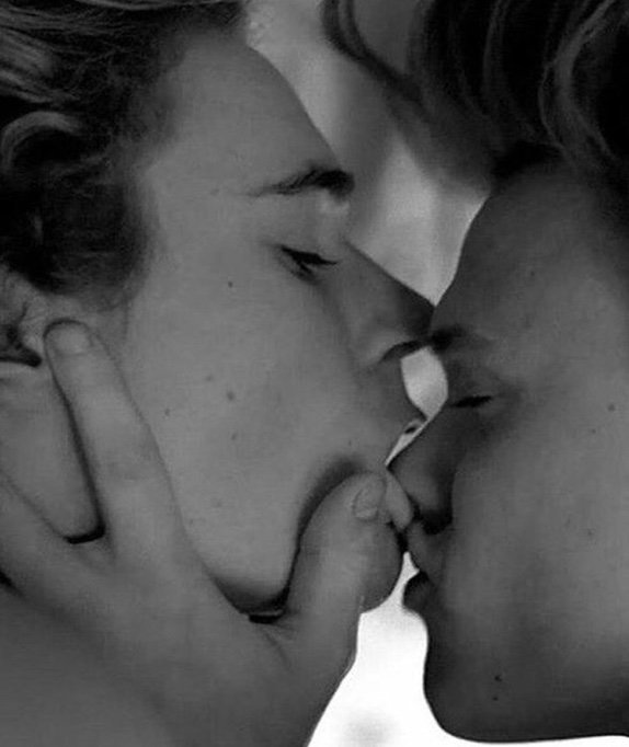 Isak And Even Kiss