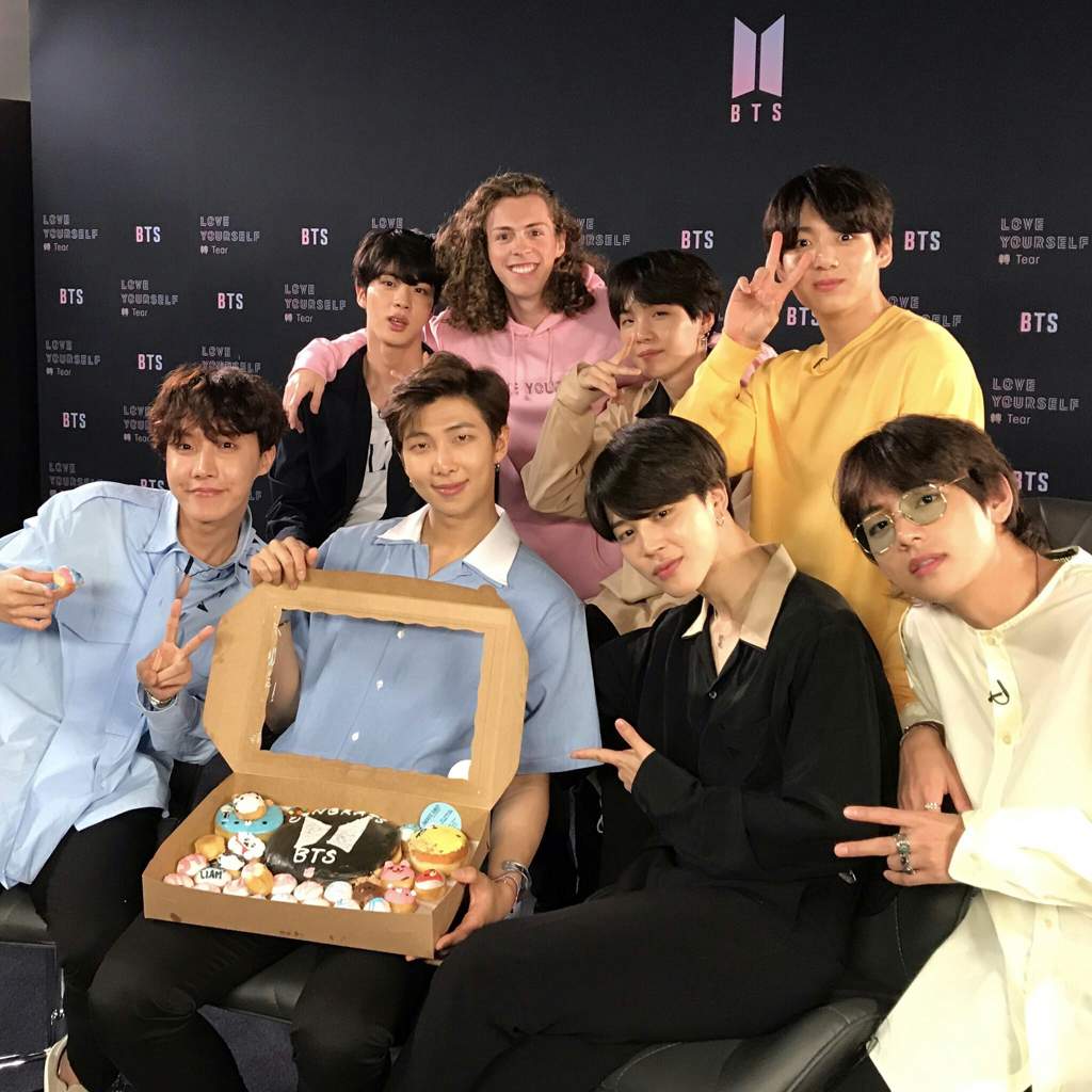 AwwBTS interview in USA! DAY1 European ARMY 's Amino