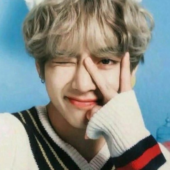 80 Photos Of BTS V’s Signature V Sign | Kim Taehyung Amino