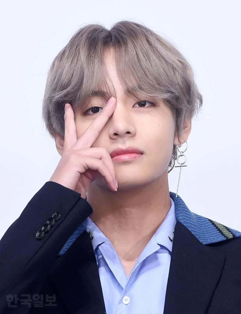 Literally Just 25 photos Photos Of BTS V’s Signature V Sign | ARMY's Amino