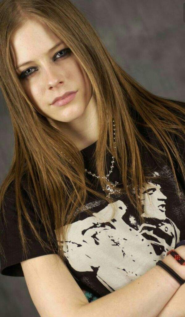 Avril Lavigne Wiki Emosrarosasocialesdark Amino