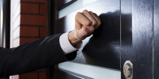 قصة طرقت الباب حتى كلمتني قصة طرقت الباب حتى كلمتني