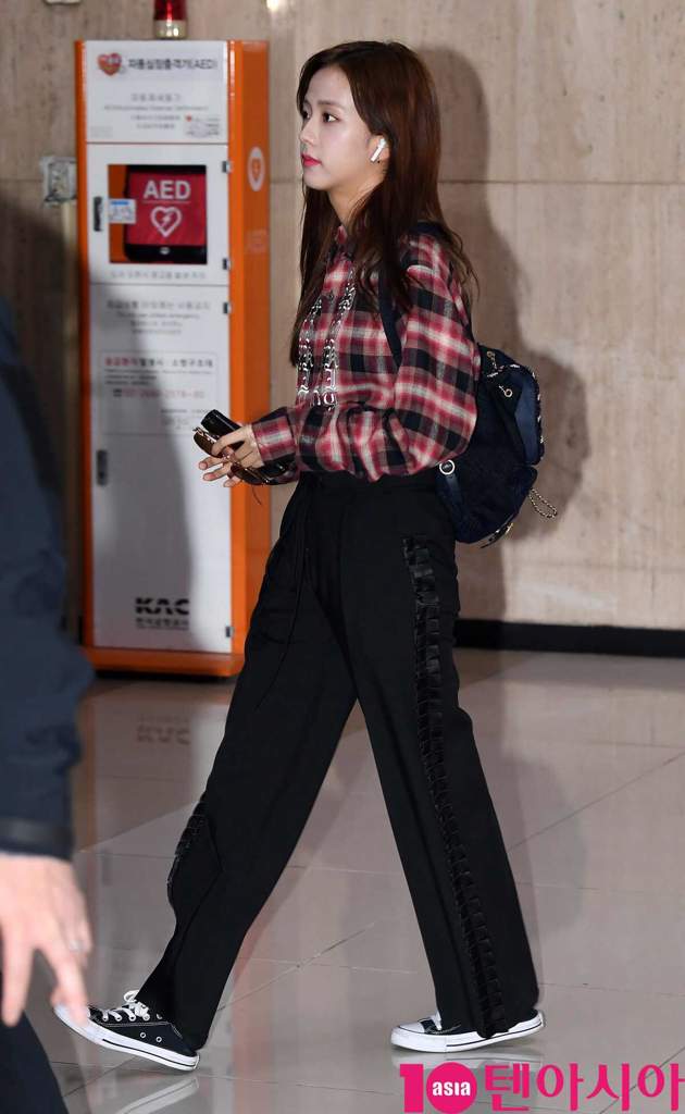 Blackpink airport fashion? Who's fashion do you like best? | K-Pop Amino
